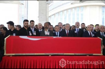 Şehit nişanlısını gelinlikle son yolculuğa uğurladı