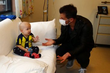 Emre Belözoğlu küçük Çınar'ı yalnız bırakmadı