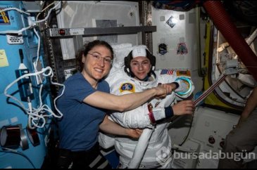 NASA'nın ilk kez sadece kadınlardan oluşan ekibi uzay yürüyüşünde