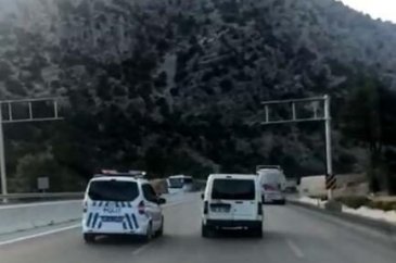 Araç hırsızını yakalamak için nefes kesen kovalamaca!