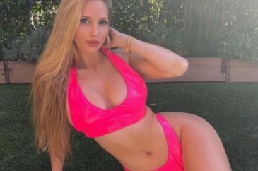 Dünyaca ünlü model Instagram'da adeta para basıyor!