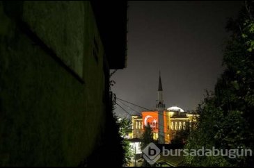 Ünlü kütüphaneye Türk bayrağı yansıması!