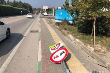 Bursa'da servis minibüsü öğrencilerin arasına girdi!
