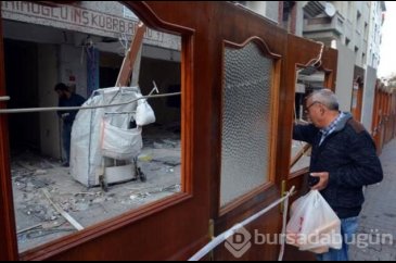 Avcılar'da riskli binada "kapılı" önlem