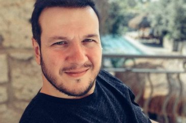 Şahan Gökbakar: "Leş kargaları saldırmaya başladı"