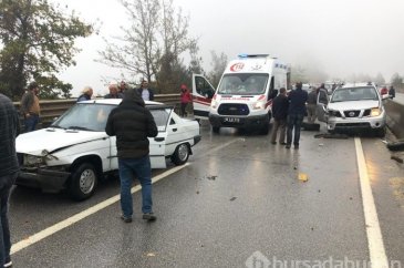 Bursa'da 16 araç kaza yaptı! 6 yaralı...