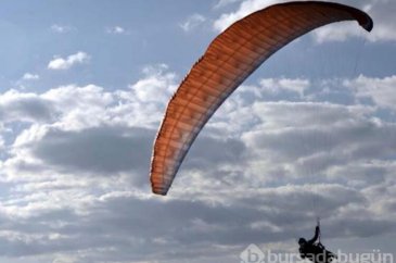 Yıldızlı Dağ yamaç paraşütleriyle buluştu