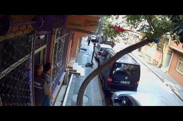 Sokak ortasında bunu da yaptılar!