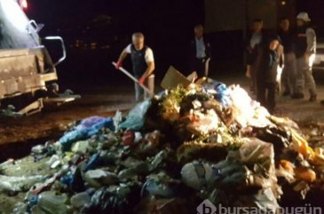2 ton çöpün içinde parasını aradı 