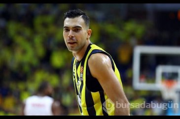 Atatürk pankartına dokunmayan Fenerbahçeli Kostas Sloukas tepki çekti!