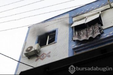 Evde mahsur kalan genci itfaiye kurtardı