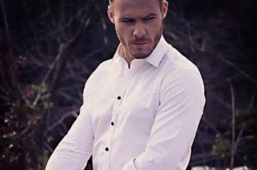 Kerem Bursin tepkisini sosyal medya da dile getirdi!