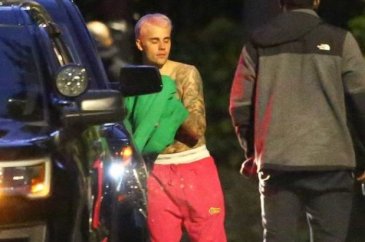 Justin Bieber, saçlarını pembeye boyadı