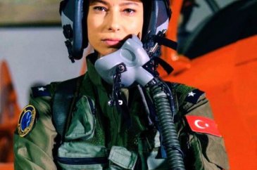 Cesur pozlarıyla Instagram'ı kasıp kavuruyor!