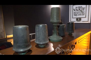 Bursa'da hurdacıda bulduğu tarihi eseri bağışladı