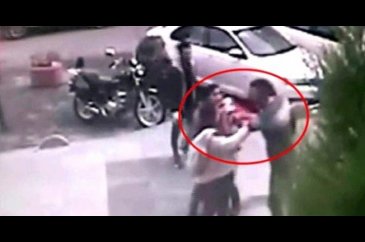 Kadınlara saldıran şoförün çalıştığı minibüse ceza kesildi