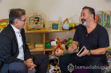 Cem Yılmaz çocuklara proje kapsamında kitap okudu