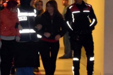 Otel odasında fuhuş yaptırdılar