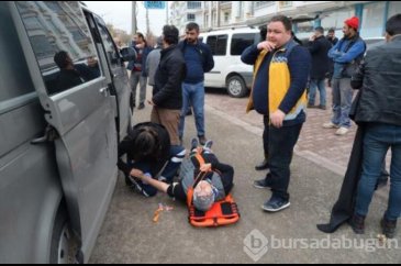 Minibüs ile otomobil çarpıştı!