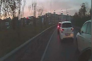 Kadın doktor yol ortasında dayak yedi!