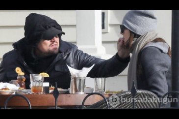 DiCaprio elleriyle besledi!