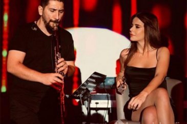 Simge Sağın paylaşımıyla adından söz ettiriyor!