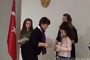 Bursa'da öğrenciler kadına şiddeti resme dönüştürdü!
