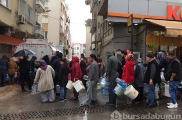 Yağmur altında su kuyruğu!
