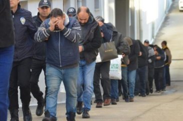 Dolandırıcılık için akrabalarını da kullanmış!