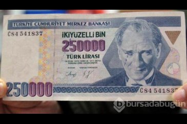Atatürk'ün resmindeki detayı gördü ve 17 yıldır saklıyor!