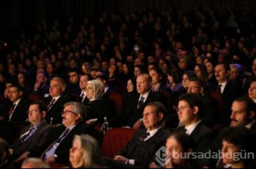 Cumhurbaşkanı Erdoğan ve eşi 'Leyla ile Mecnun' oyununu izlemeye gitti