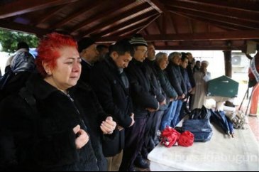 Ölü bulunan doktor Leman Ege'nin cenazesinde gözyaşları dinmek bilmedi