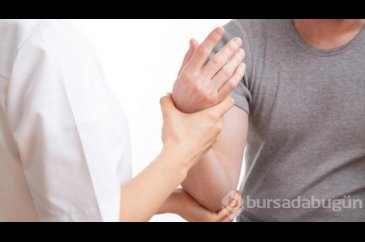 Dirseklerini masaya dayayarak çalışanları bekleyen tehlikeler!