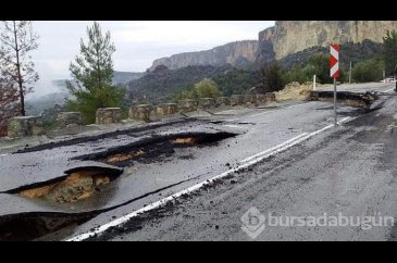 Yol ortadan ikiye ayrıldı!