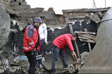 Diyarbakır'da metruk yapı çöktü