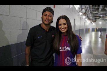 Neymar bu kez de ünlü şarkıcı Demi Lovato ile!