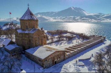 Akdamar adası beyaza büründü