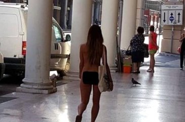 'Giyinmek istemiyorum' dedi çırılçıplak gezdi!