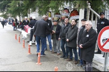 Bursa'da kaza kurşunuyla ölen polis gözyaşlarıyla uğurlandı	