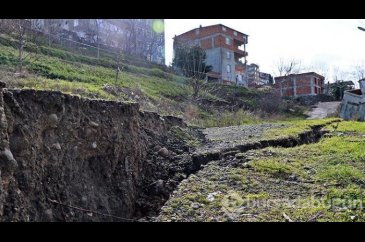 'Önce sesler geldi, sonra duvarlar yıkıldı'
