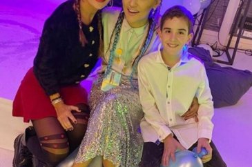 Demet Akalın'dan kızına muhteşem kutlama