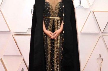  Natalie Portman isimleri kıyafetine işletti