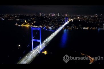 İstanbul'un simgeleri mor renge büründü