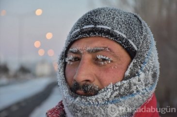 Kaşı kirpikleri bıyığı buz tutan vatandaştan soğuk hava çilesi!