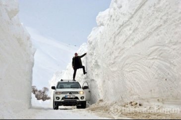 Yüksekova'da kar kalınlığı 6 metreyi geçti
