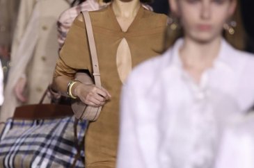 Londra Moda Haftası'nda yıldızlar geçidi