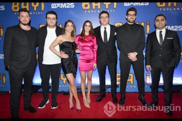 Galada sevgilisini yalnız bırakmadı