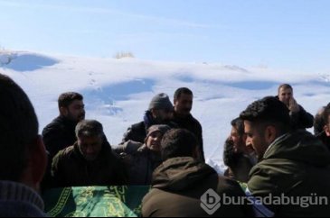 Depremde hayatını kaybedenlere gözyaşları arasında veda