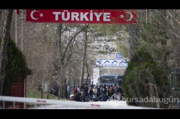 Yunanistan sınırını otobüsle kapattı!
