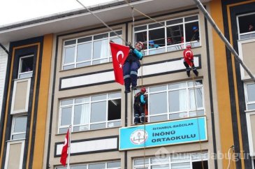 Gerçeği aratmayan deprem tatbikatı
